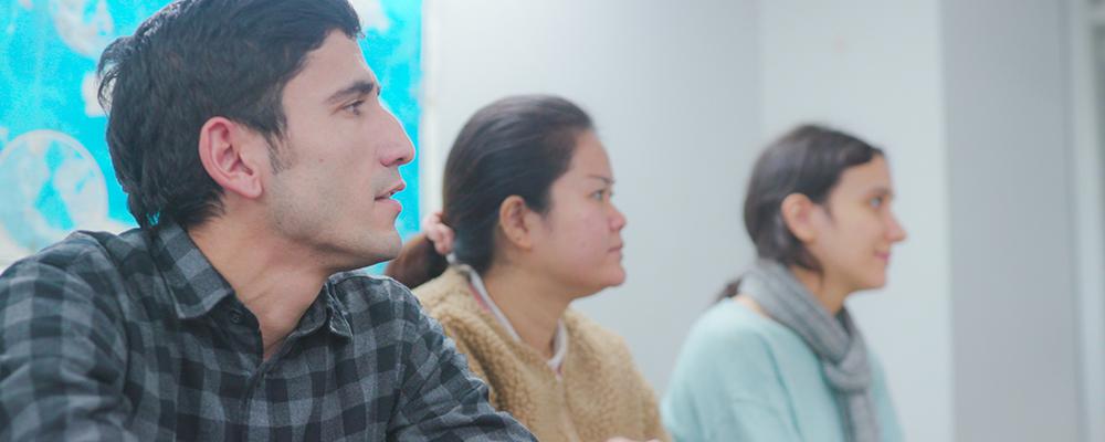 初級:日本語の基礎を学習します。