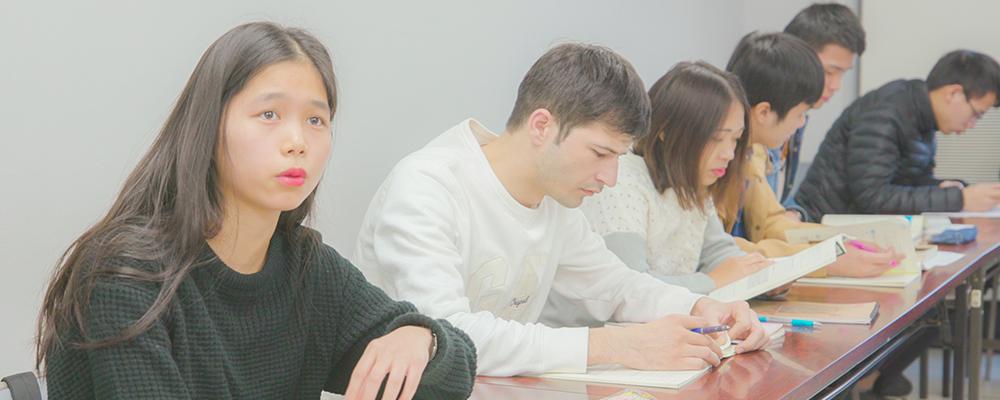 中級:日本語の運用能力を高め、自然なコミュニケーションができるようにしています。